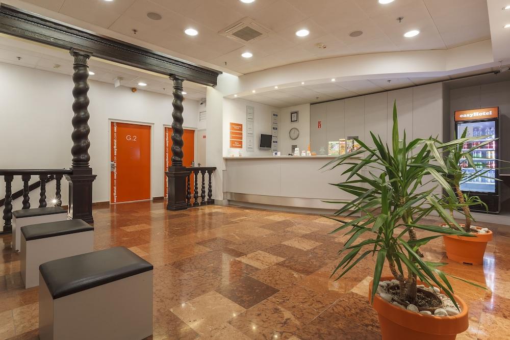 Easyhotel Oktogon Готель Будапешт